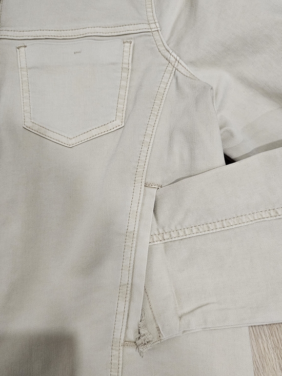 FDJ Cropped Denim Jacket M Beige Frayed Hem Stretch Button Front Casual Chic - Picture 13 of 15